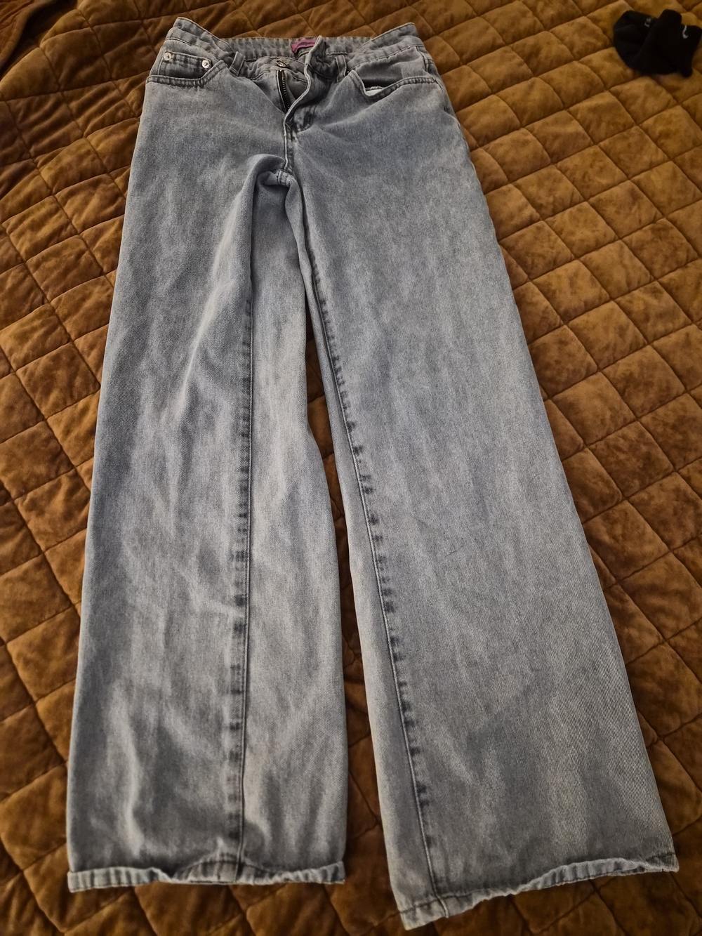 Edikted Wide Leg Light Wash Jeans with Pink Bow Back Detail Xs - Picture 2 of 3